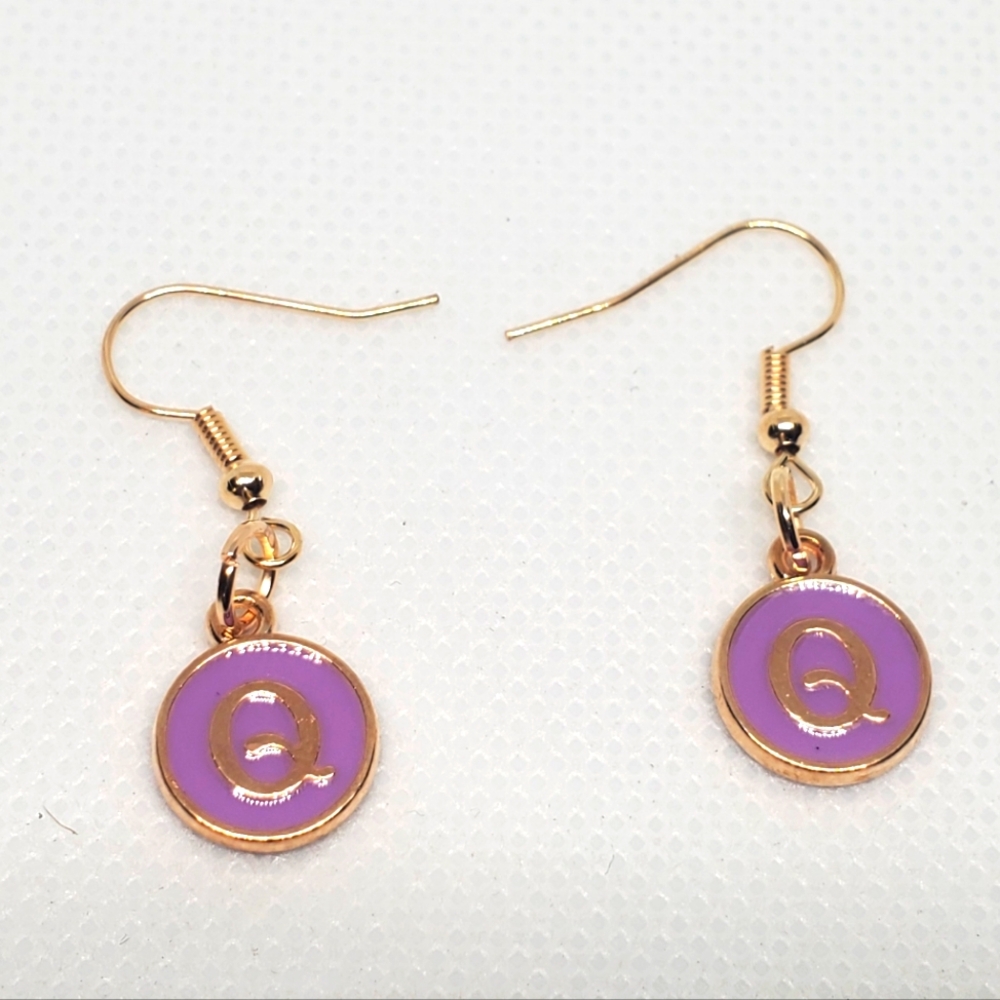 7/$10 Q Initial Earrings, New